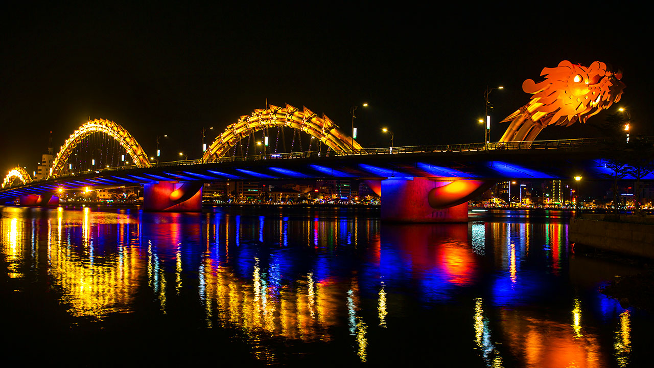 Da Nang: Han River Dinner Cruise with Fire Show