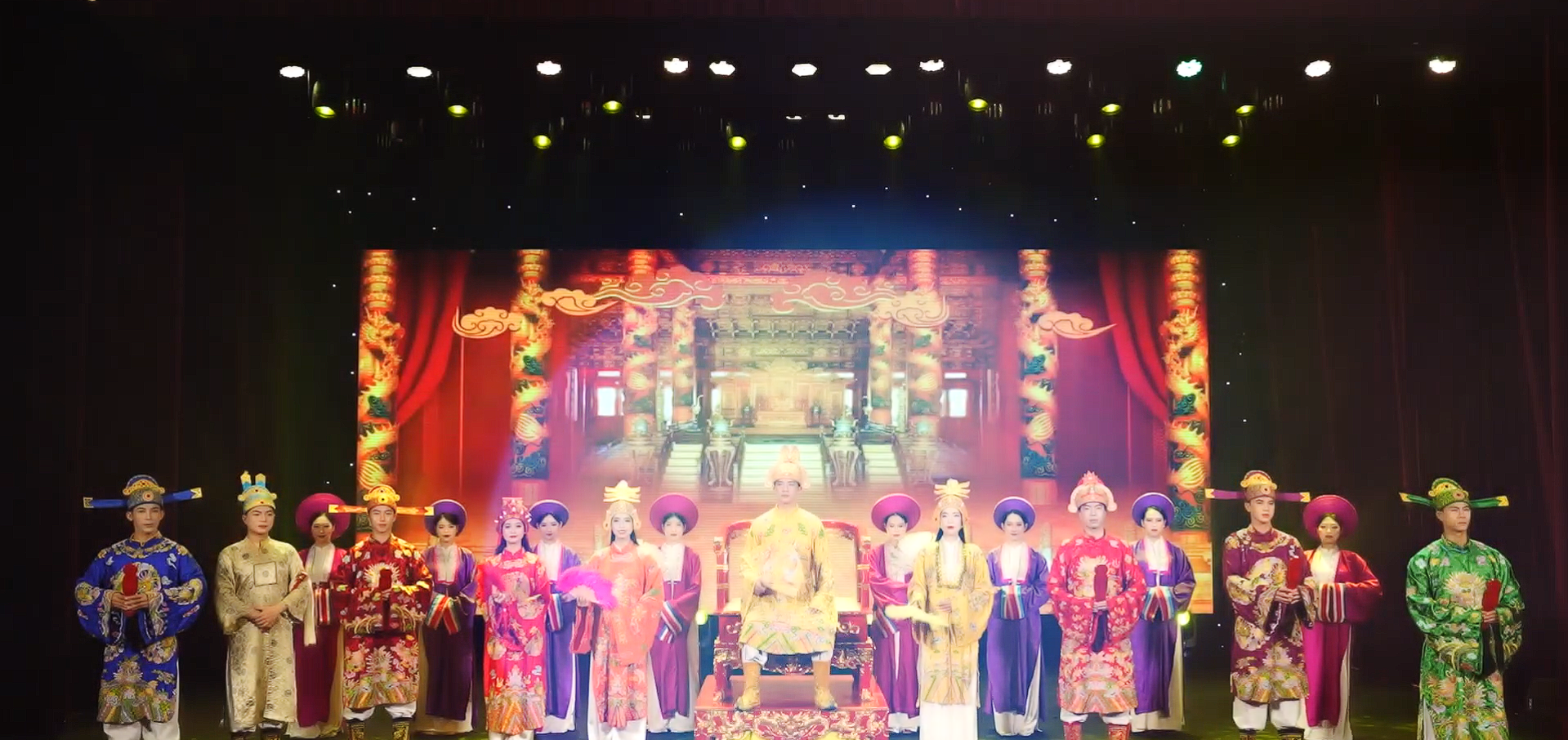 Ao Dai Show & Dinner Tour from Da Nang/Hoi An
