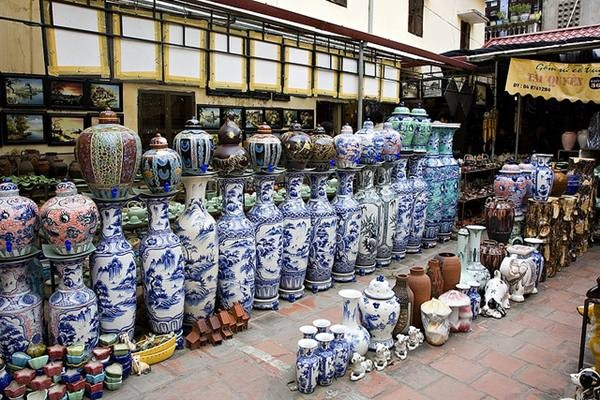 Hanoi: Full-Day Tour with Bat Trang Pottery Village