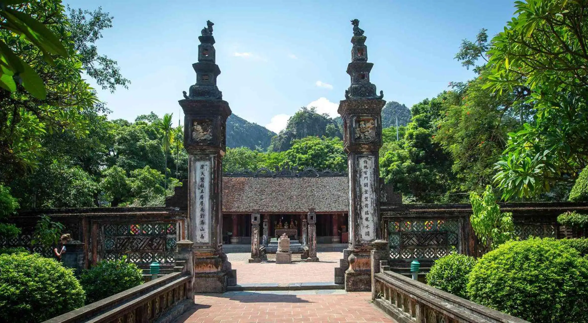 From Hanoi: Hoa Lu and Trang An Day Trip with Optional