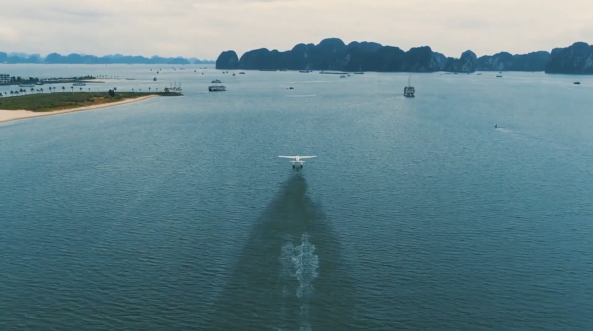 Halong Bay: Seaplane Flight and Cruise with Lunch