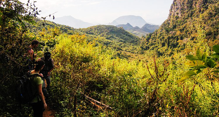 TREKKING TO VISIT VILLAGES IN NONG KHIAW - PRIVATE TOUR