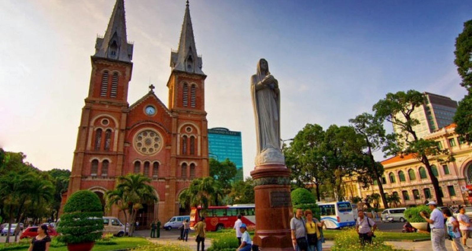 HO CHI MINH: WAR REMNANTS MUSEUM & BEN THANH MARKET