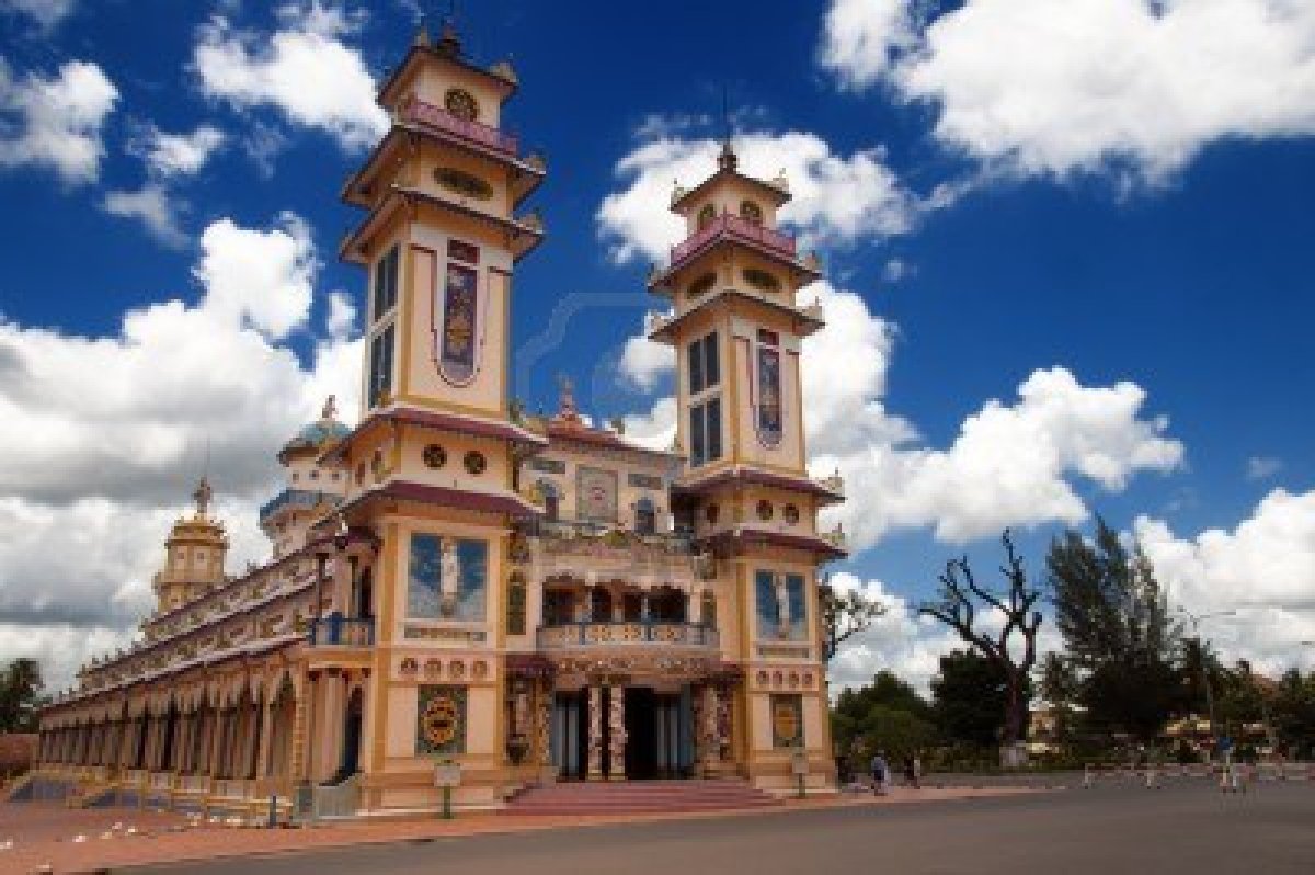 Day 02: SAI GON - TAY NINH HOLY SEE - CU CHI TUNNEL (B/L/D)