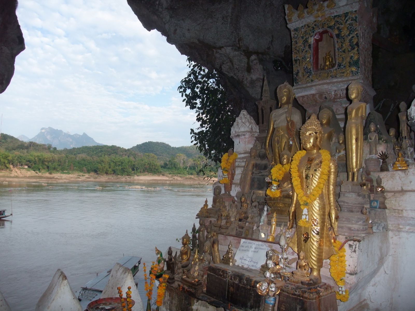 DAY 09: LUANG PRABANG - VIENTIANE (B/L)
